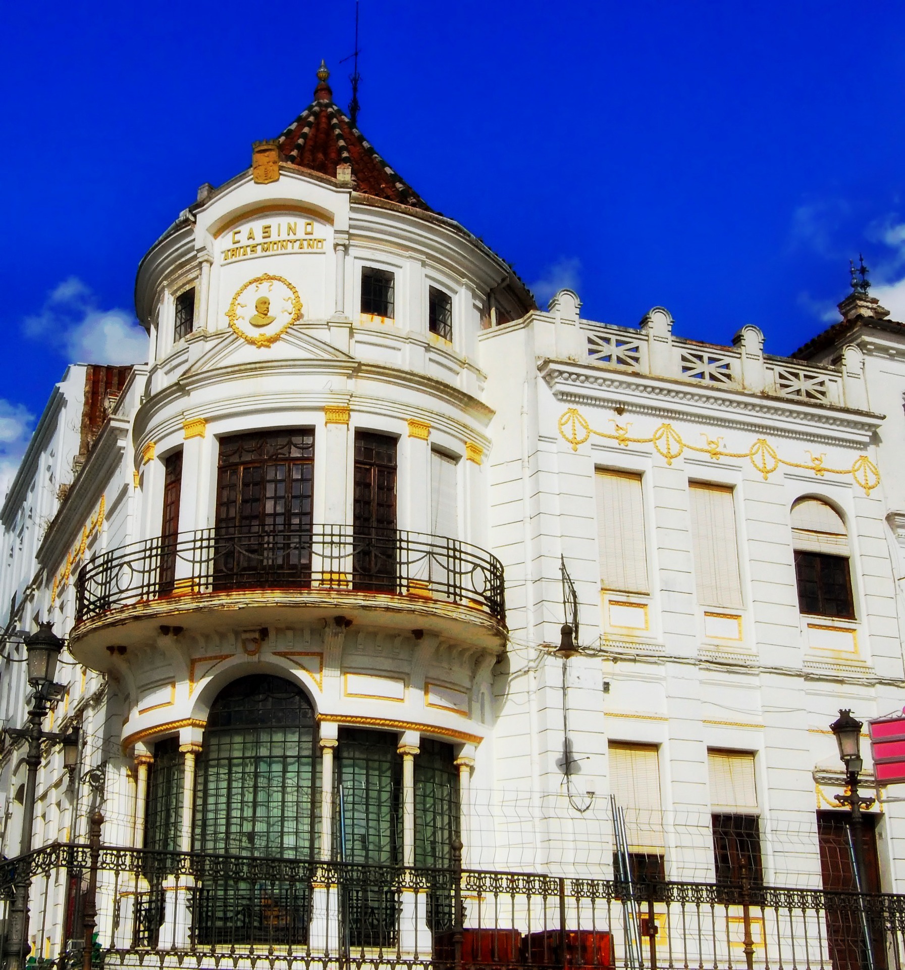 Huelva avanza en accesibilidad turística con un plano táctil para orientar a los invidentes