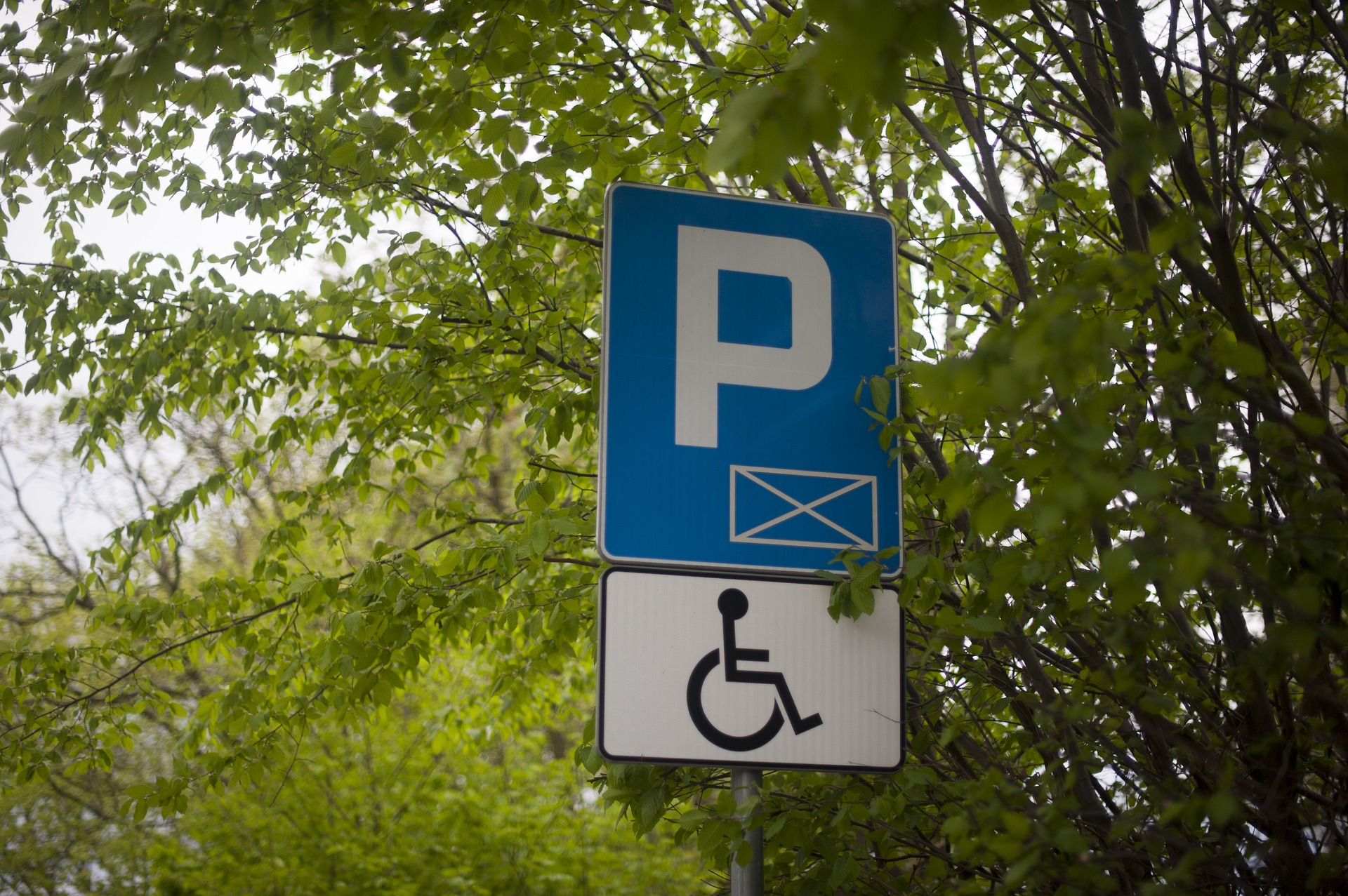 Nueva tecnología para controlar y gestionar el uso de las plazas de parking para personas con movilidad reducida