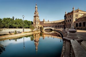El Ayuntamiento de Sevilla se alía con diez empresas para impulsar el turismo inteligente