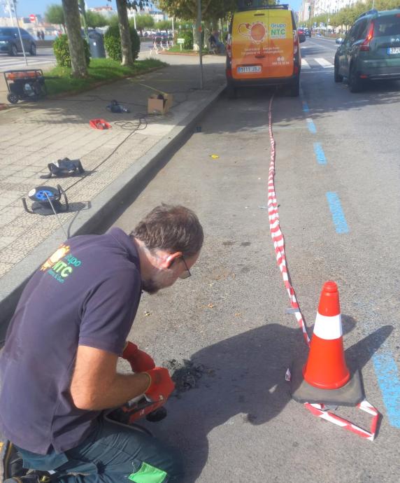 El Ayuntamiento de Santander comienza la instalación de los nuevos sensores para la gestión inteligente de aparcamiento