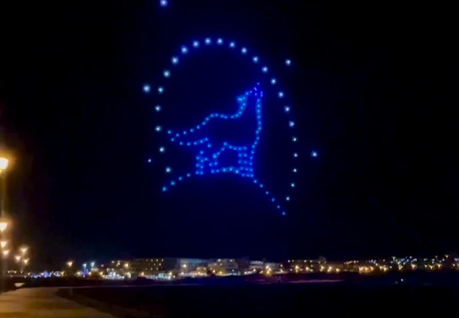 El espectáculo luminoso de drones ofrecido por Turismo en Caleta de Fuste obtiene una espectacular repercusión y aplauso en todas las redes sociales compartidas