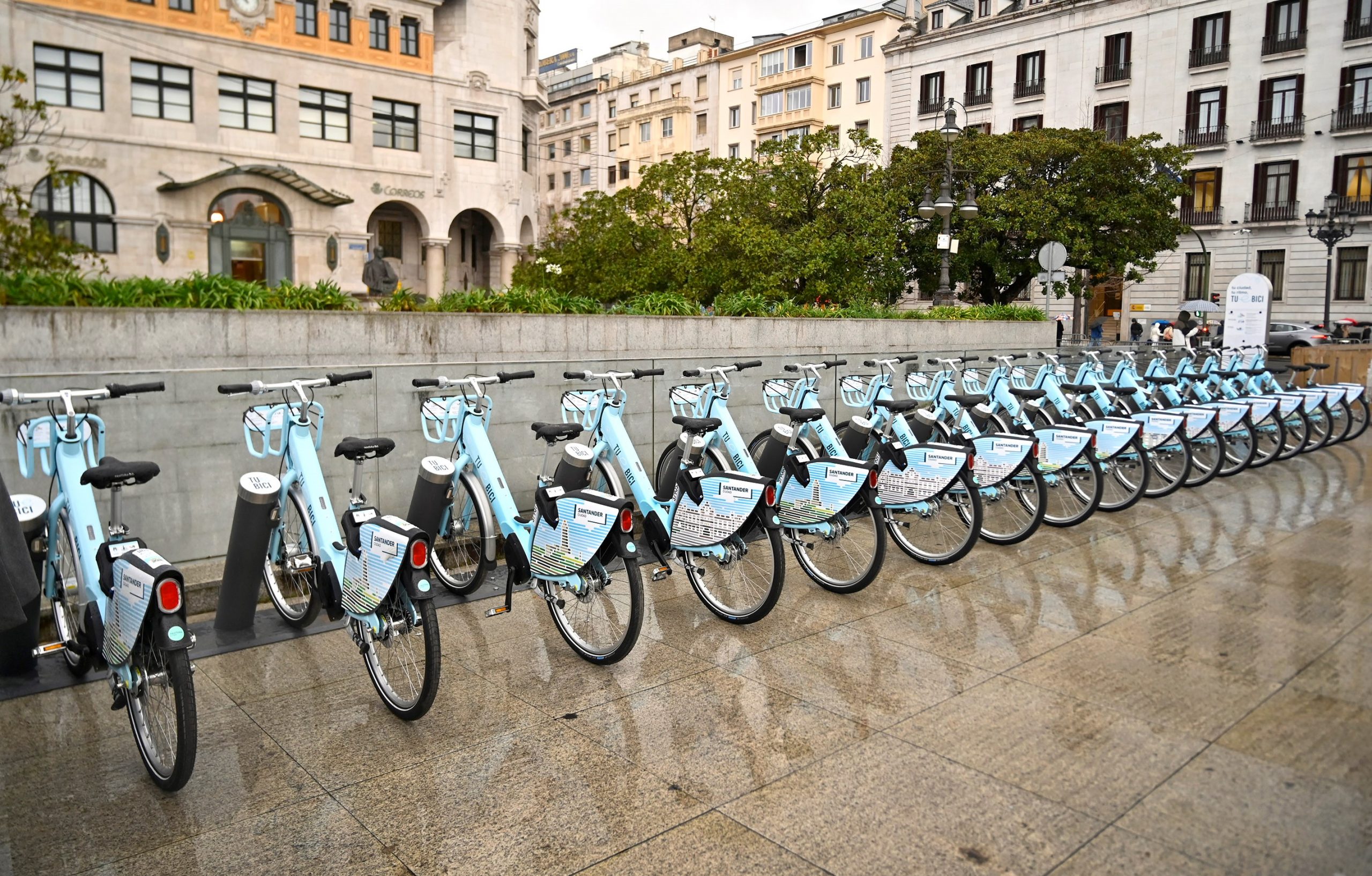 El nuevo servicio de alquiler de bicicletas eléctricas TUeBICI ya está en funcionamiento