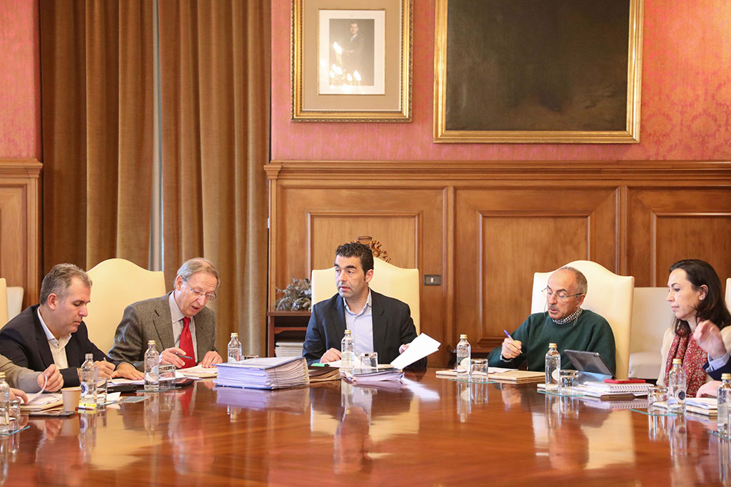 La Diputación de Pontevedra aprueba ayudas para competiciones deportivas por 670.000 euros, con una nueva línea que agilizará las compras de los organizadores