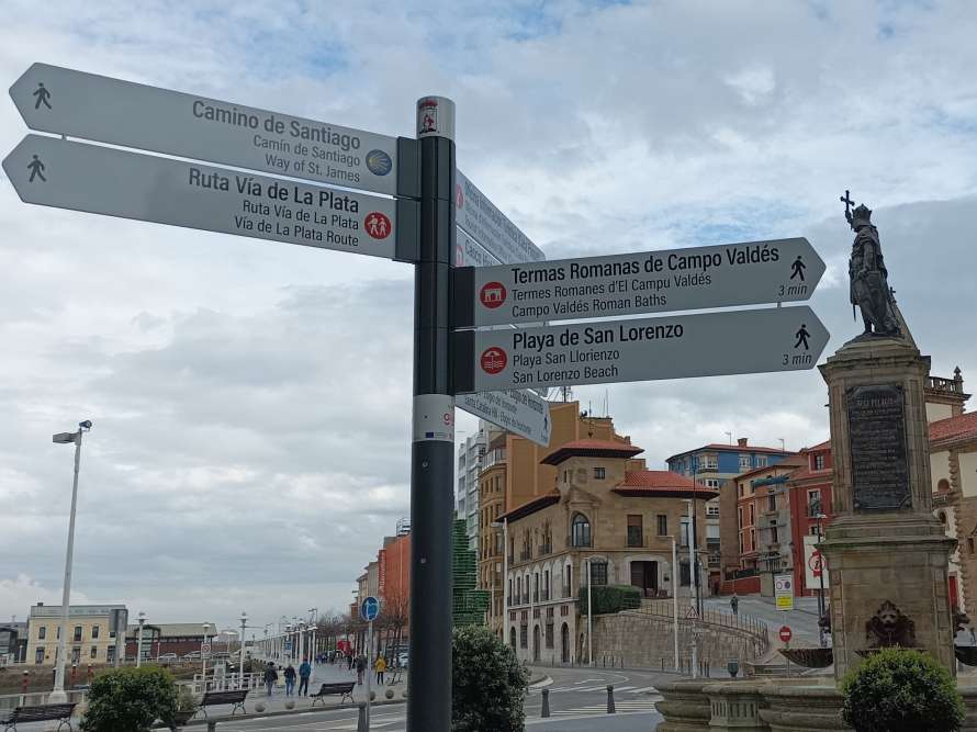 > Gijón/Xixón estrena señalización peatonal de los principales recursos turísticos