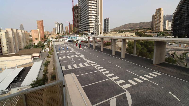 Benidorm ubicará una instalación fotovoltaica en el aparcamiento disuasorio de Poniente para mejorar la eficiencia energética del Ayuntamiento