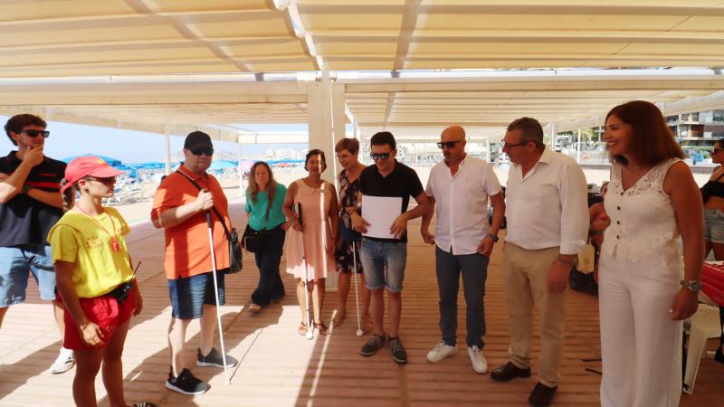 Benidorm incorpora a sus playas los códigos NaviLens para informar del estado del mar a personas invidentes