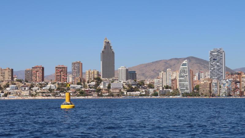 Benidorm mejora la medición de la calidad de sus aguas costeras con dos boyas inteligentes en las playas en Poniente y Levante