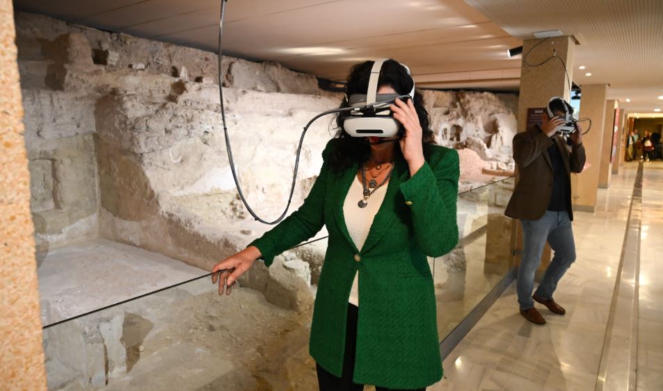 La alcaldesa pone en valor los nuevos recursos digitales y las nuevas instalaciones del Yacimiento Arqueológico Barrio Andalusí