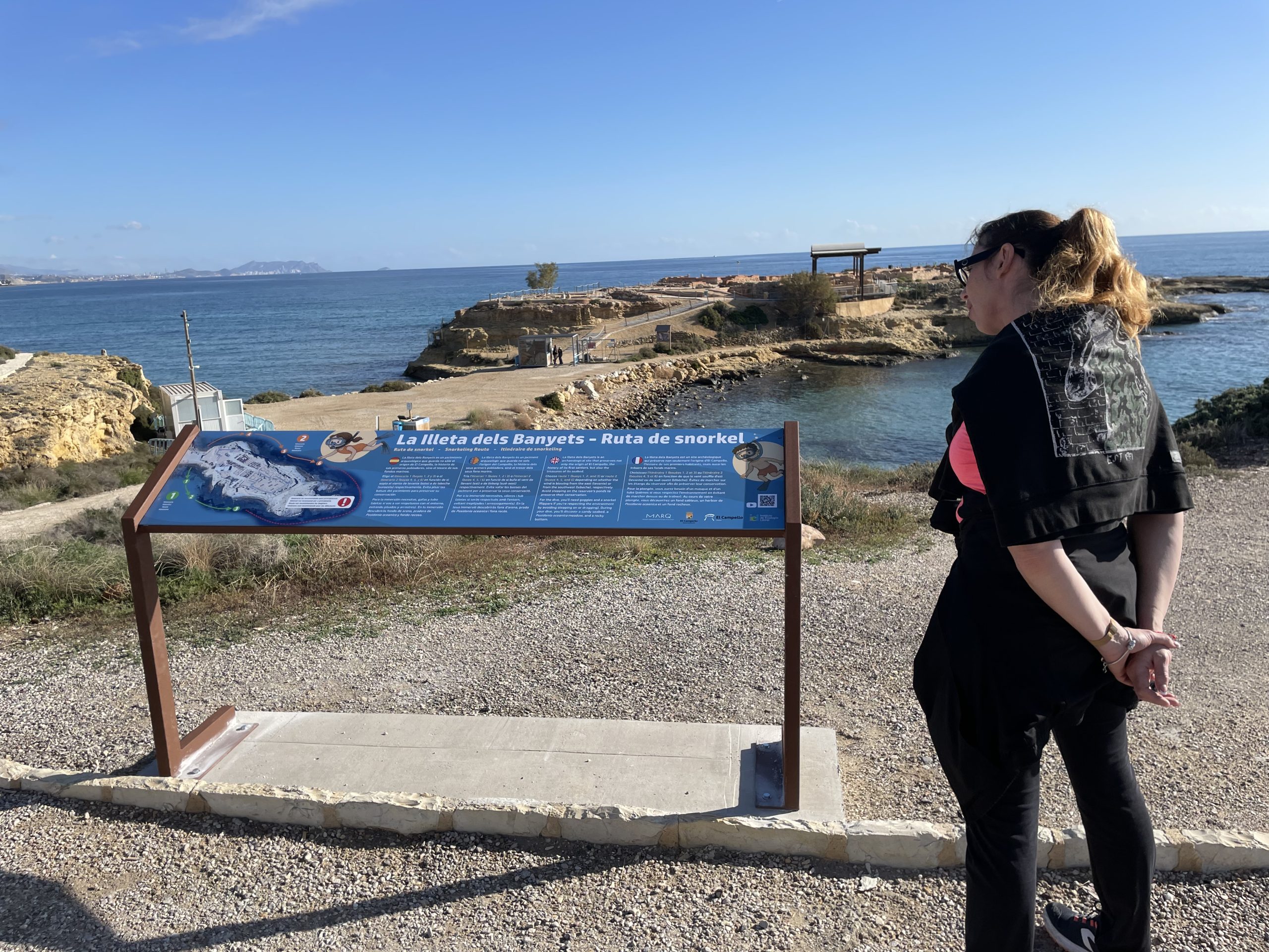 Renovada la señalización de la Voramar, una ruta histórica y medioambiental en el entorno de La Illeta