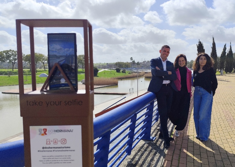 Dos Hermanas instala tótems selfies inteligentes para crear una ruta fotográfica interactiva por la ciudad