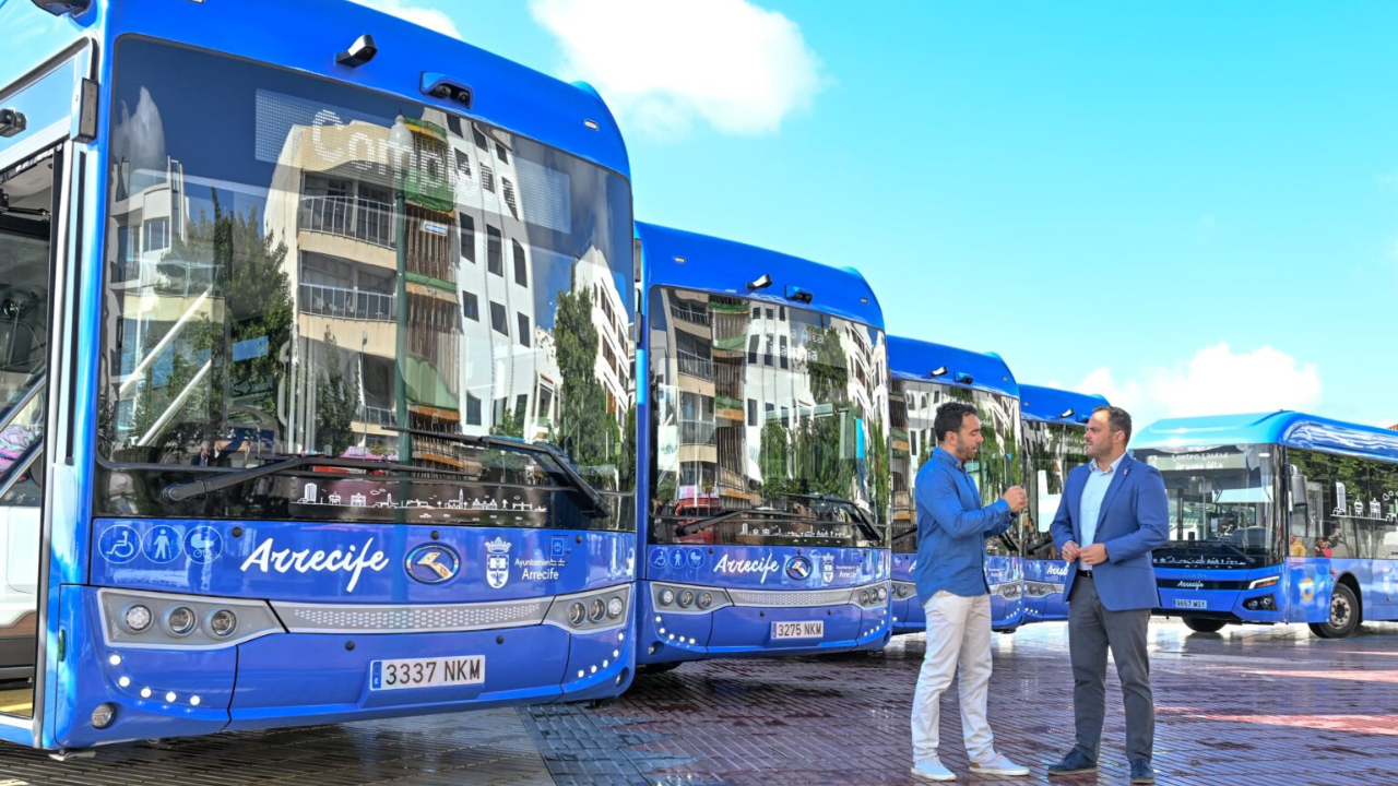 El Ayuntamiento de Arrecife estrena la mayor modernización de las Guaguas Urbanas con 5 millones de inversión