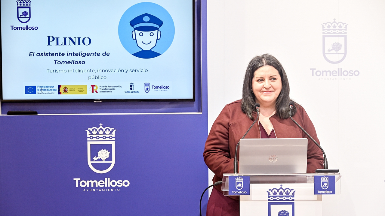 Inés Losa presenta “Plinio”, el nuevo asistente virtual de la web municipal de Tomelloso para mejorar la atención a vecinos y visitantes