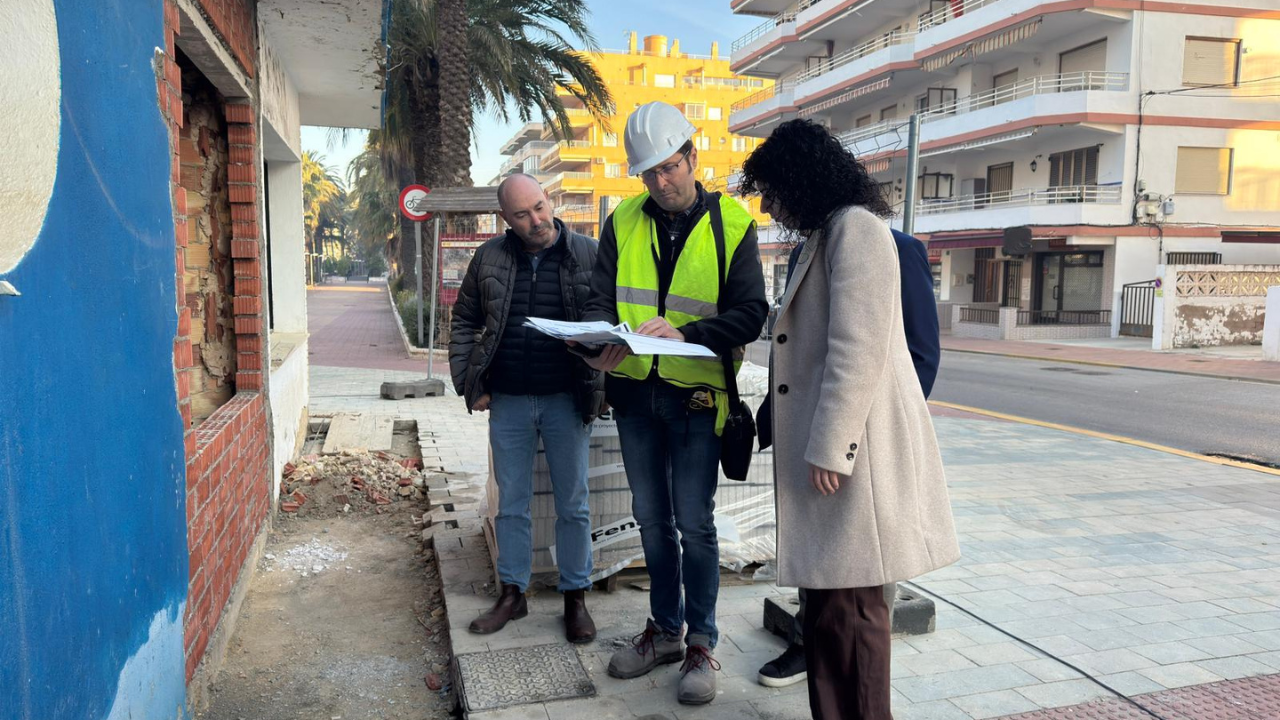 El Ayuntamiento de Tavernes impulsa la remodelación de la oficina de turismo de la playa con criterios de sostenibilidad y prevención climática