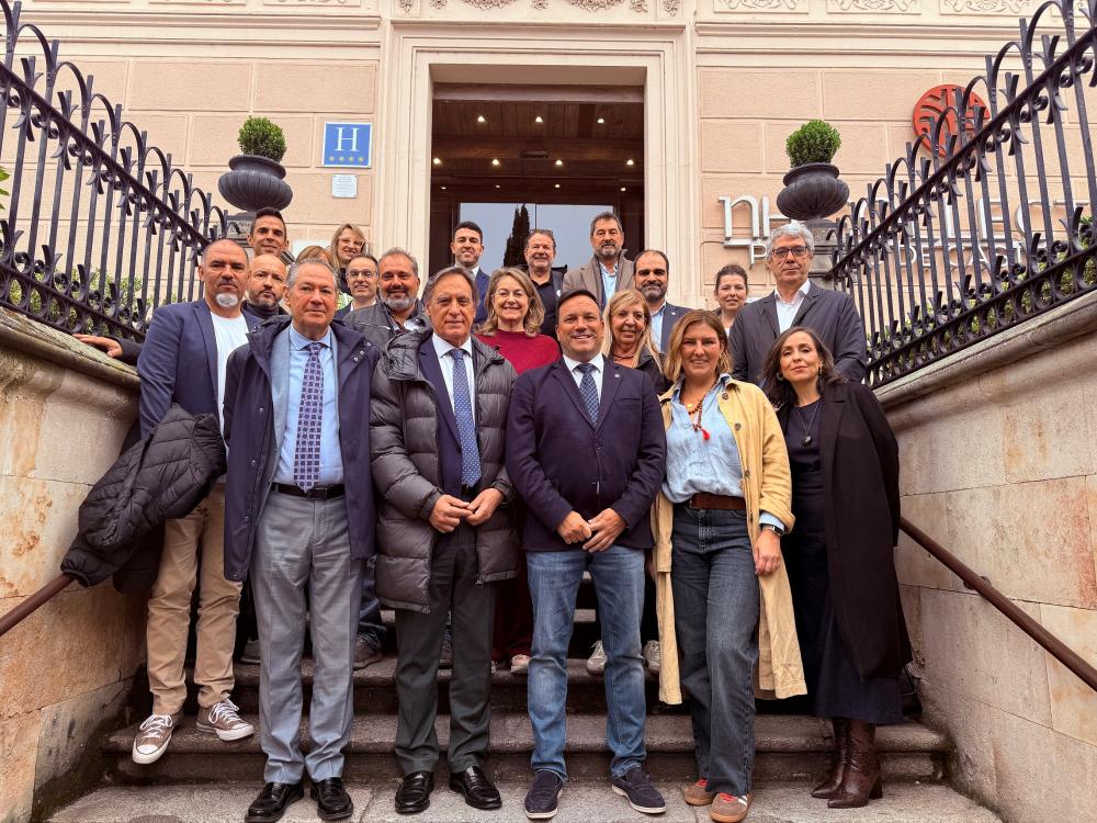 El Ayuntamiento y el sector hotelero refuerzan su alianza para consolidar el crecimiento turístico y avanzar en la desestacionalización