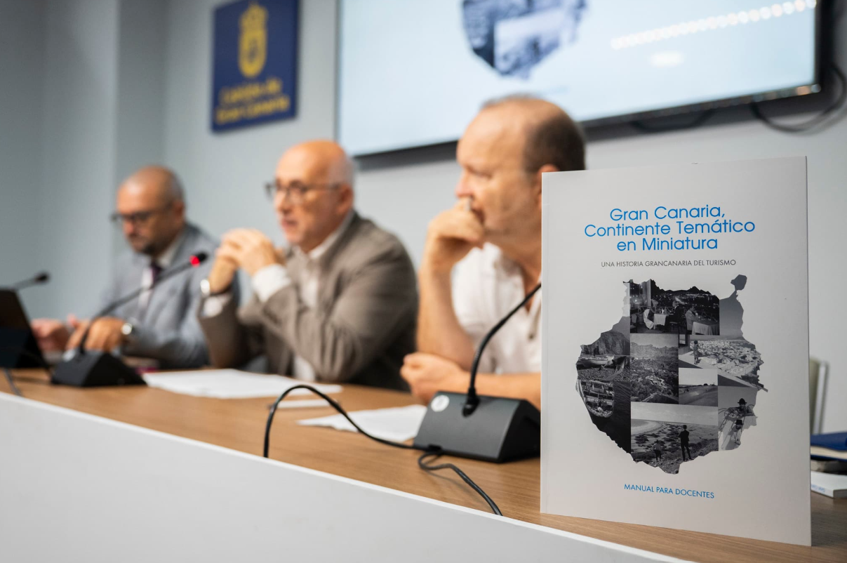 l Cabildo lleva a las aulas la historia del turismo de Gran Canaria para comprender su transformación social y afrontar sus retos de futuro